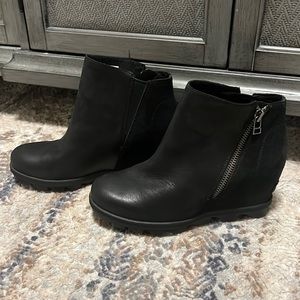 Sorel Joan of Arctic II Black Waterproof Suede Wedge Zip Booties Boots 8